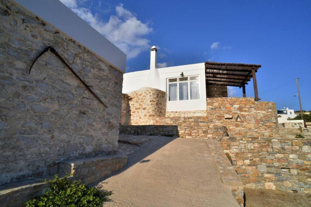 George Farmhouse Chrousa Buitenkant foto