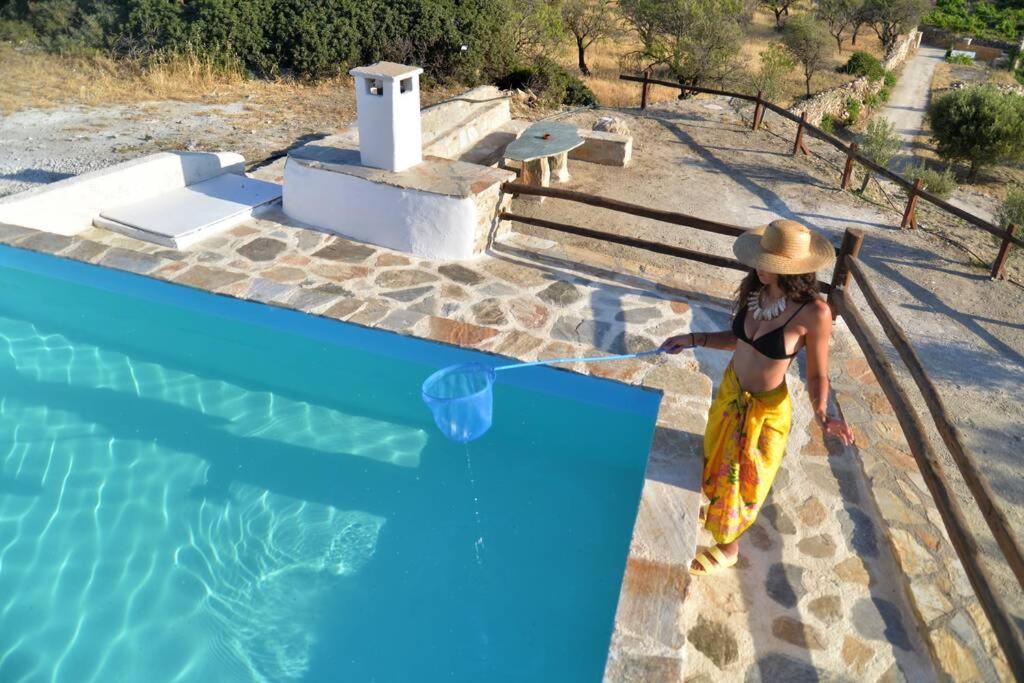 George Farmhouse Chrousa Buitenkant foto
