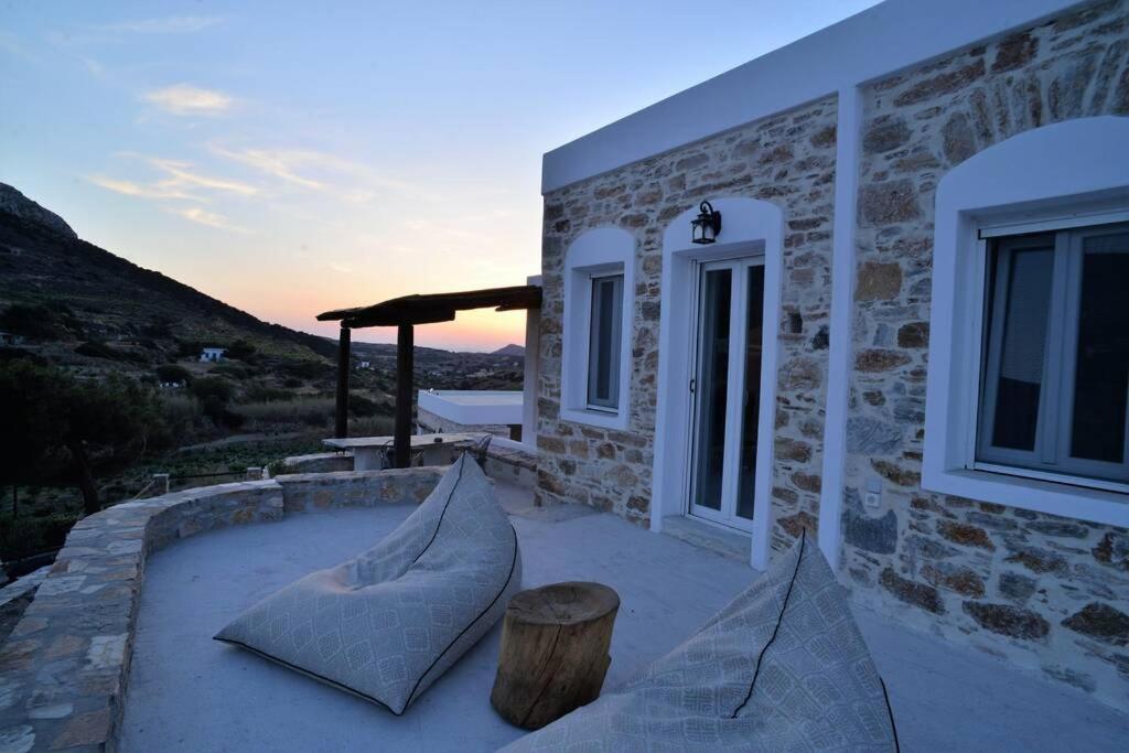 George Farmhouse Chrousa Buitenkant foto