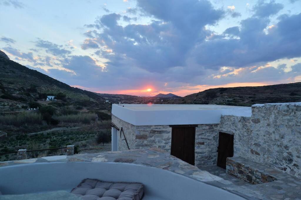 George Farmhouse Chrousa Buitenkant foto