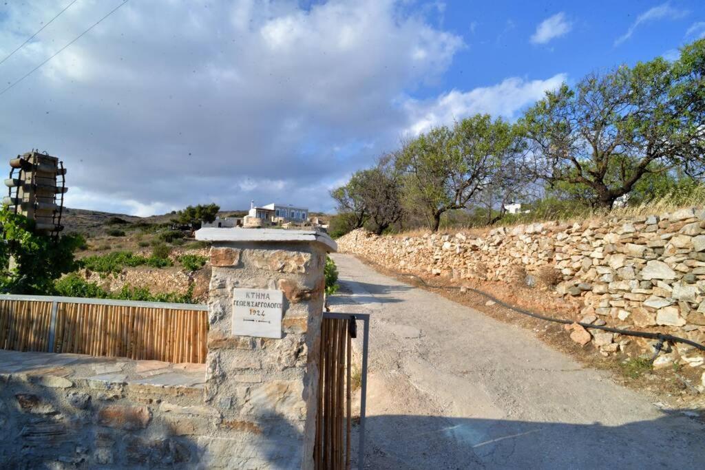 George Farmhouse Chrousa Buitenkant foto